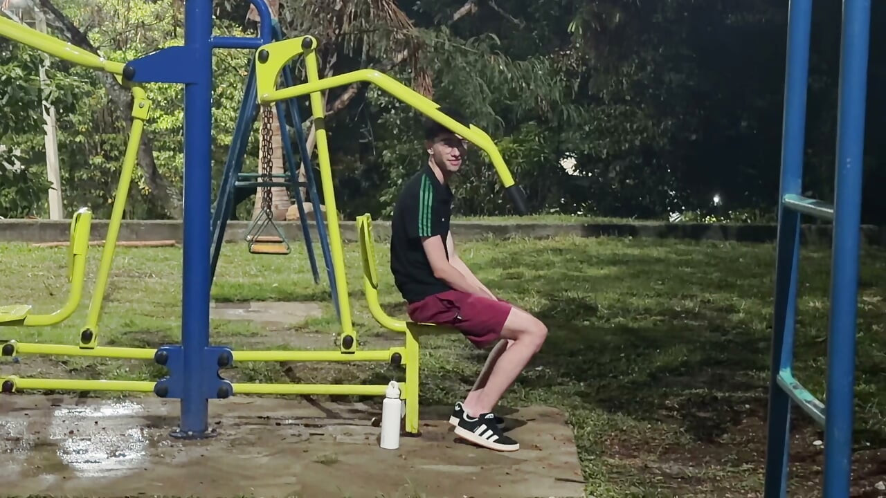After cumming he sucked my sweaty cock and took out his shot of milk
