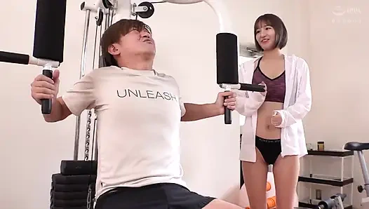 Kaltak eğitmeni bir jimnastikçi hatun spor salonu oğlanlarını sikmek için enfes yalama tekniğini kullanıyor. Bölüm 1