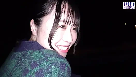 Dolgun vücutlu kaygan ziyafette sırılsıklam f bardakla sırılsıklam yağla sırılsıklam