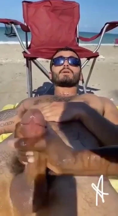 Sloppy Handjob On Beach & Cumshot