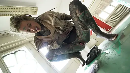 Hard Anal Fuck in Abandoned Building with Squirt