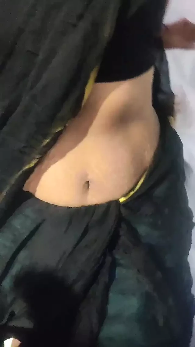 Indian telugu tamil kannada aunty saree exposing hot navel exposing to boy