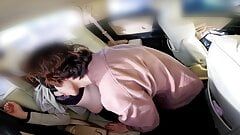 Zina yapan bir eş, kocasının ofisinin otoparkında bir anal alır.