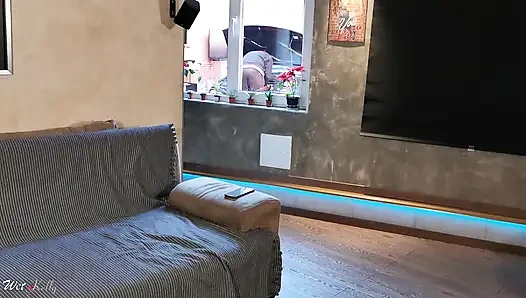 Pertama kali masturbasi saat ada orang yang nggak nonton aku