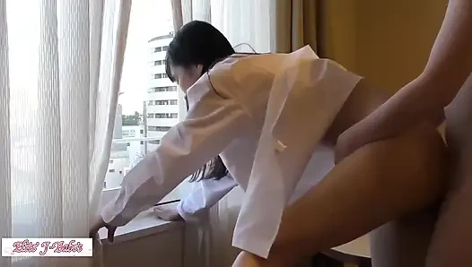 Sie fühlt sich als die ideale freundin zum leben kommen, schön liebenswert und echt