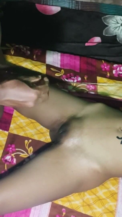 A hot and cute girl was fucked with her boyfriend in hotel, An Asian Desi girl was fucked first time with her boyfriend | Clip 1