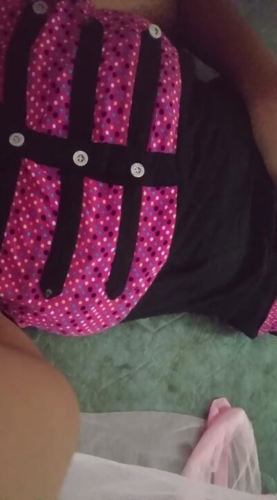 Most beautiful Sri Lankan girl showing her sexy body