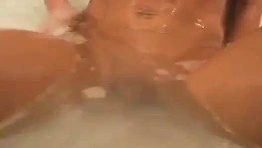 Porno inek starri banyodan mutfağa tek başına