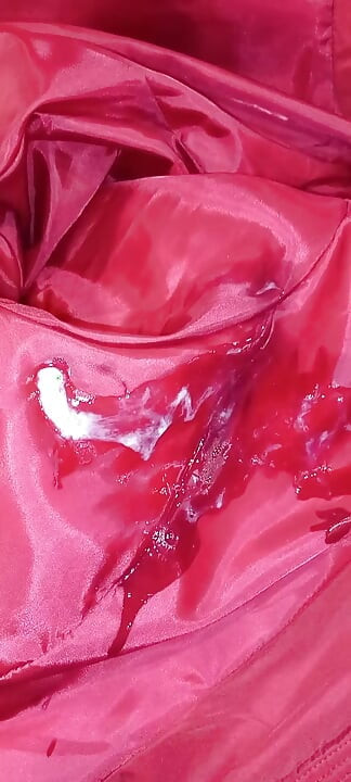 4 قذفات على البطانة الحلوة لمعطف سيدة أحمر منتفخ