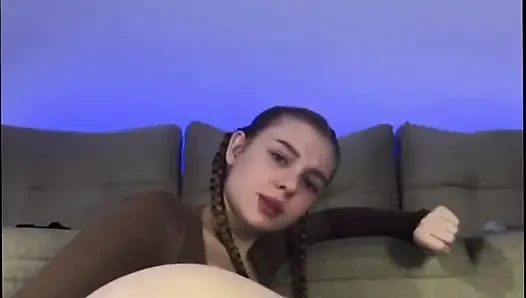 Pertama kali seks anal pakai dildo ukuran raksasa