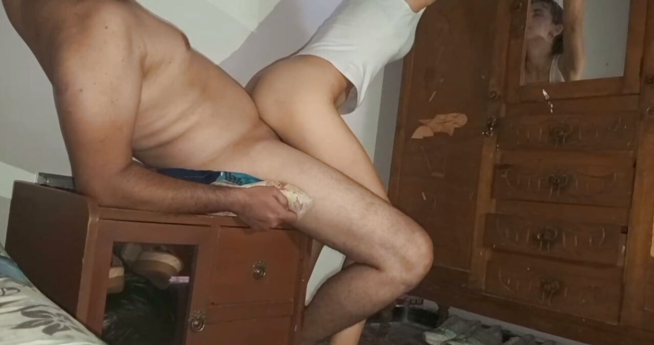 زن خیانتکار با کیر ناپدریش می‌کنه