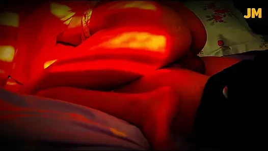 Oun зовите меня, чтобы переспать с ней в спальне, но когда я прихожу, она попытается сделать любовь на мне (01 апреля 2026)