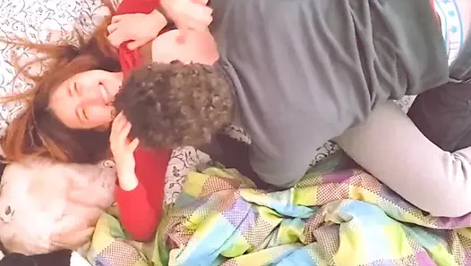 Er steckt seinen ganzen schwanz in meine muschi und ich fast vor vergnügen