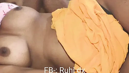 Kapde badalte waqt apni bahen ko dekha aur usne bula ke sex kiya