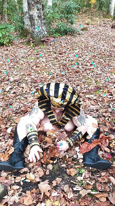 Sucio culo jugando en su culo corriéndose, ella no está falsificando