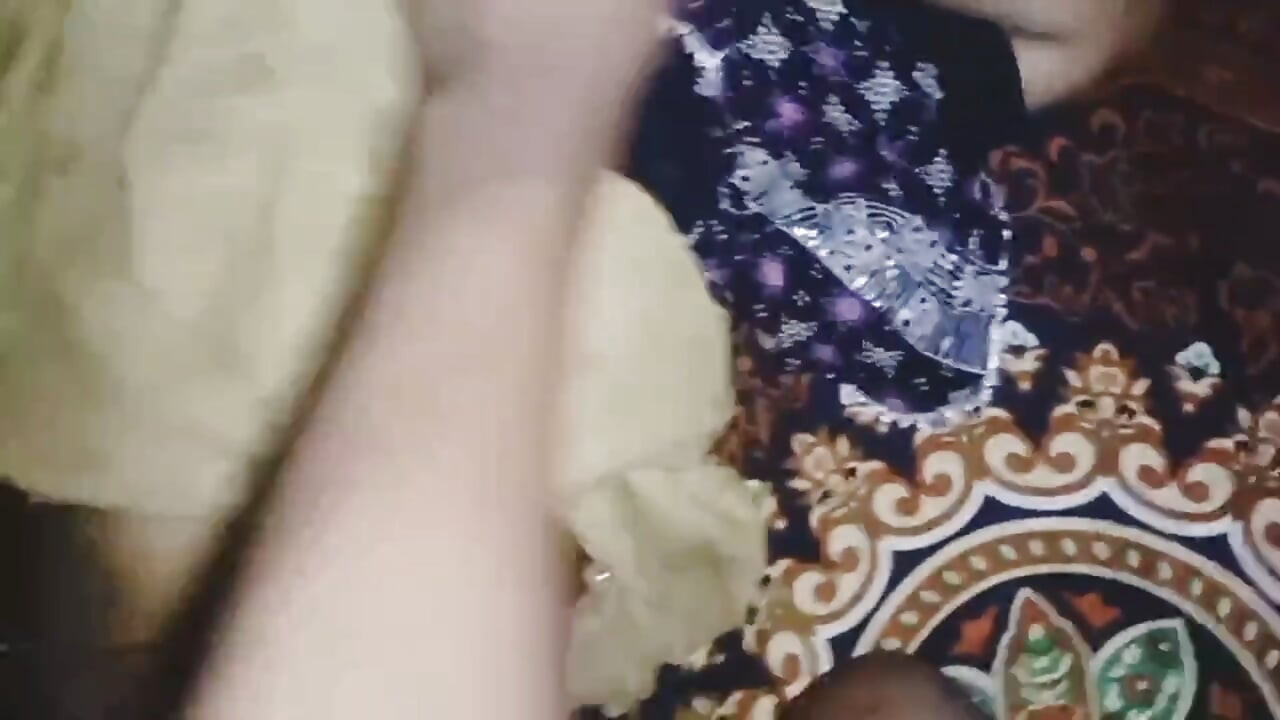 Memek sempit berbulu gadis sange ini dientot habis-habisan posisi misionaris