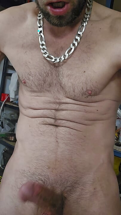 Bater num pau e num ovo com um martelo
