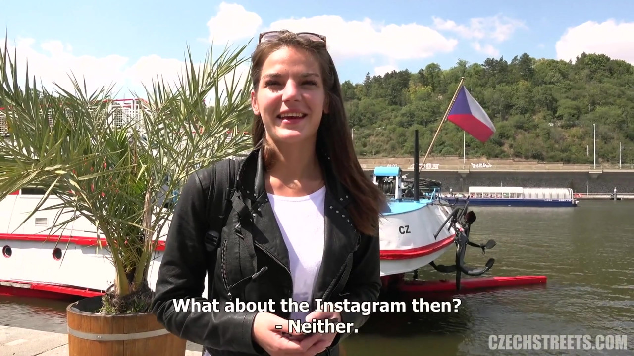 チェコの街 - 史上最もシャイな女の子
