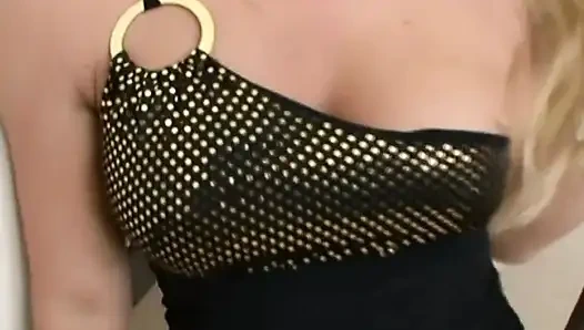 Edepsiz sarışın bir kız için büyük bir yarak