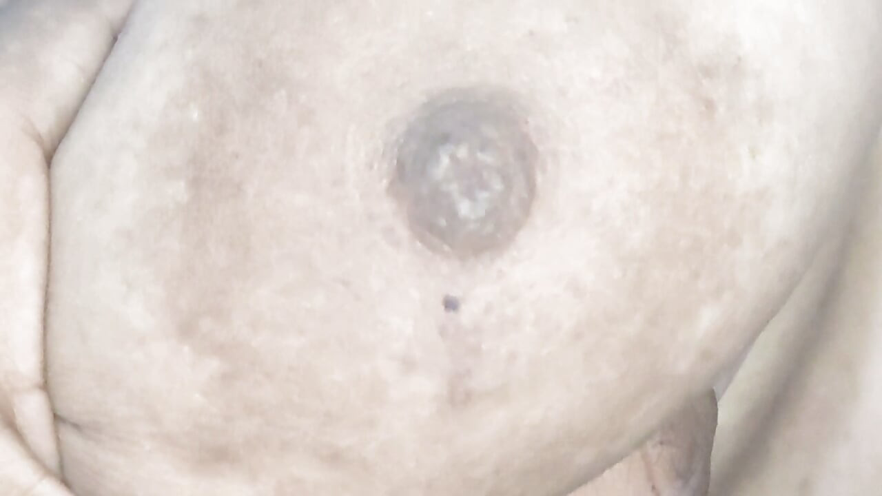 Desi Bhabi showing her Huge Boobs & Pink Pussy - Hot Bhabi
