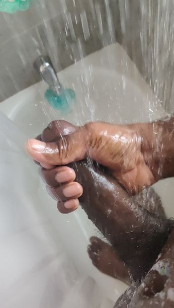 Éjaculation, grosse bite noire sous la douche