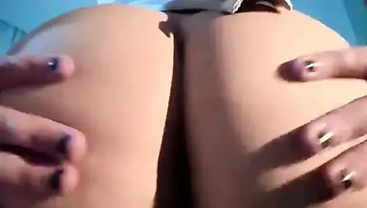 Melek yüzlü travesti büyük göt