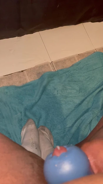 Chub plays with stroker
