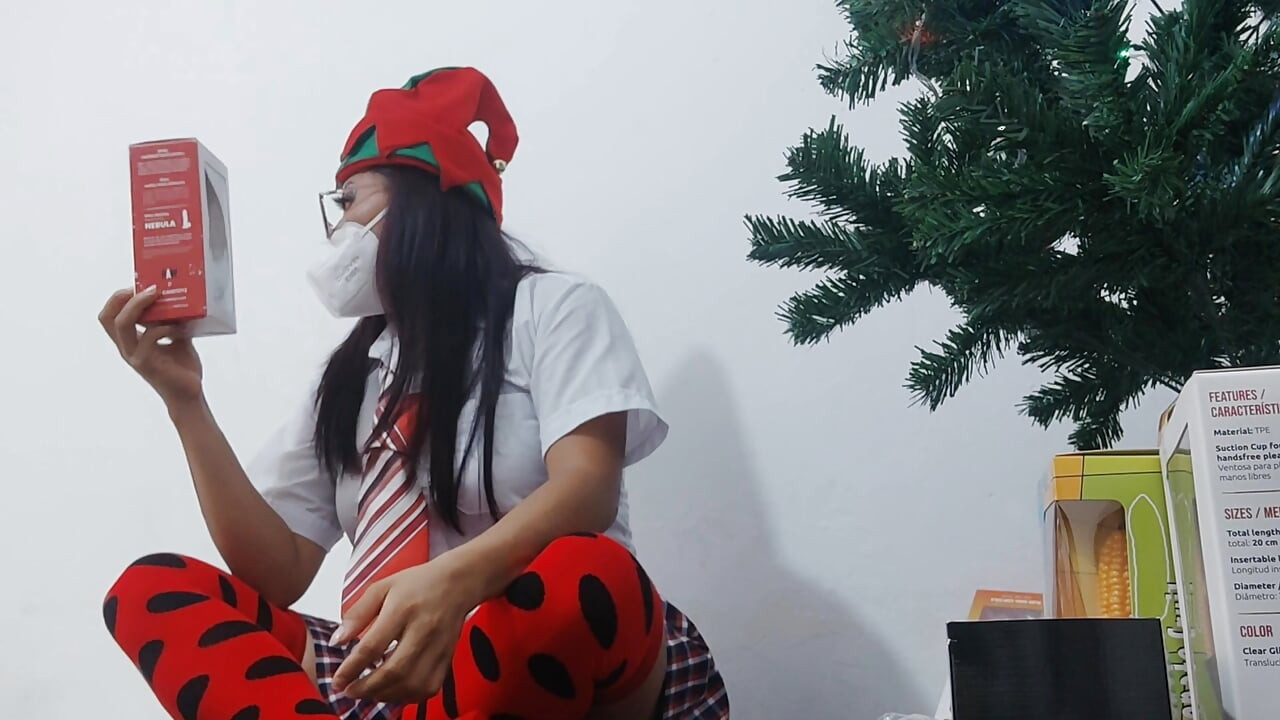 EXCELLENT STEPMOTHER EXPLORES HER FEMININE SIDE AND MASTURBATES ON CHRISTMAS EVE