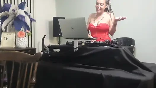 Korset merah dan musik rumah