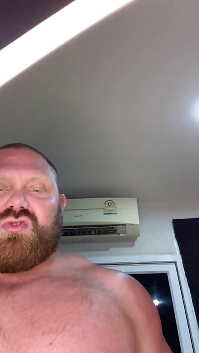 Peluche musculoso te pilla pervertido