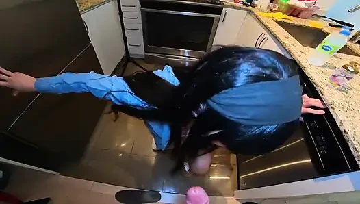 Geiles Ausländisches Zimmermädchen Wird Beim Putzen Tief Gefickt