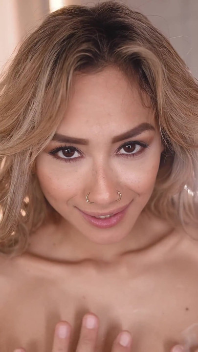 POV - Gorgeous Booty Slut Veronica Leal Offers up Her Ass