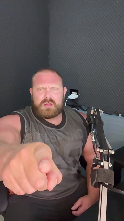 Muscle Ddy Catches You Perving