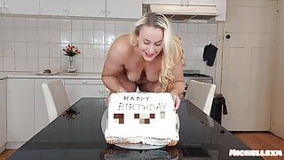 Cake zittend blonde pawg