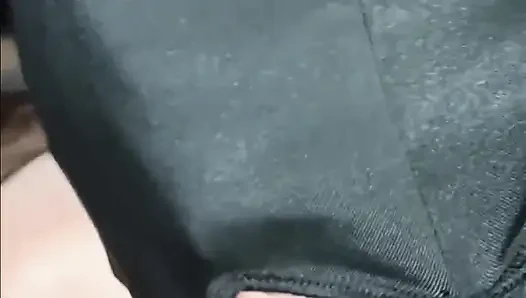 Istri nakal bertopeng lagi asik nyepong kontol