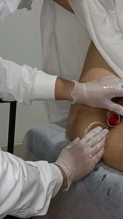 来自“妇科医生无法抗拒，最终在检查期间与病人发生性关系”的精彩时刻