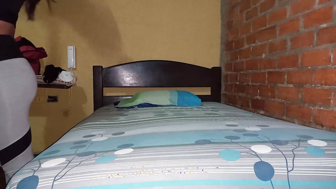 Kali pertama saya, teman lelaki mengongkek pepek ketat saya dengan sangat keras