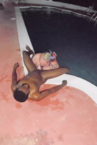 נתפסנו במצלמה - בעל המלון צילם אותנו מזדיינים