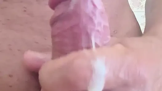 Sıkı bir yüzükle mastürbasyon yapıyorum