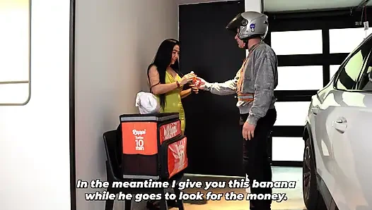 Милфа с большой попкой знает, как чаевые водителей доставки - Jean Paul и Sarah Black