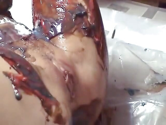 性感金髮女被鄰居操並塗上可食用油漆