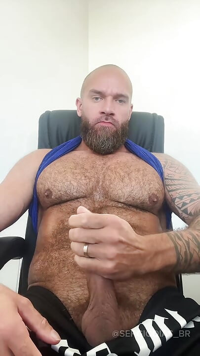 Big Muscle Bear Jerking and Cums