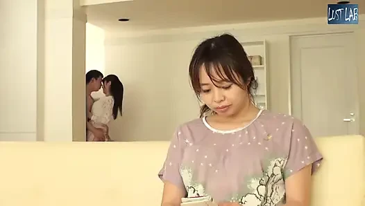 Kejutan kamar mandi memicu rahasia sama kakak tirinya yang lebih tua waktu lagi dari belakang pintu tertutup bagian 1