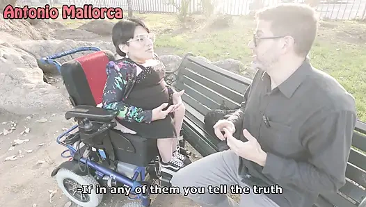 Gadis eksotis dengan kursi roda ini diajak ngentot di depan umum!