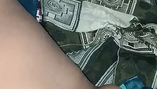 Aku baru pulang ke rumah untuk pesta setelah minum, dia menyetubuhiku sementara suamiku pergi.