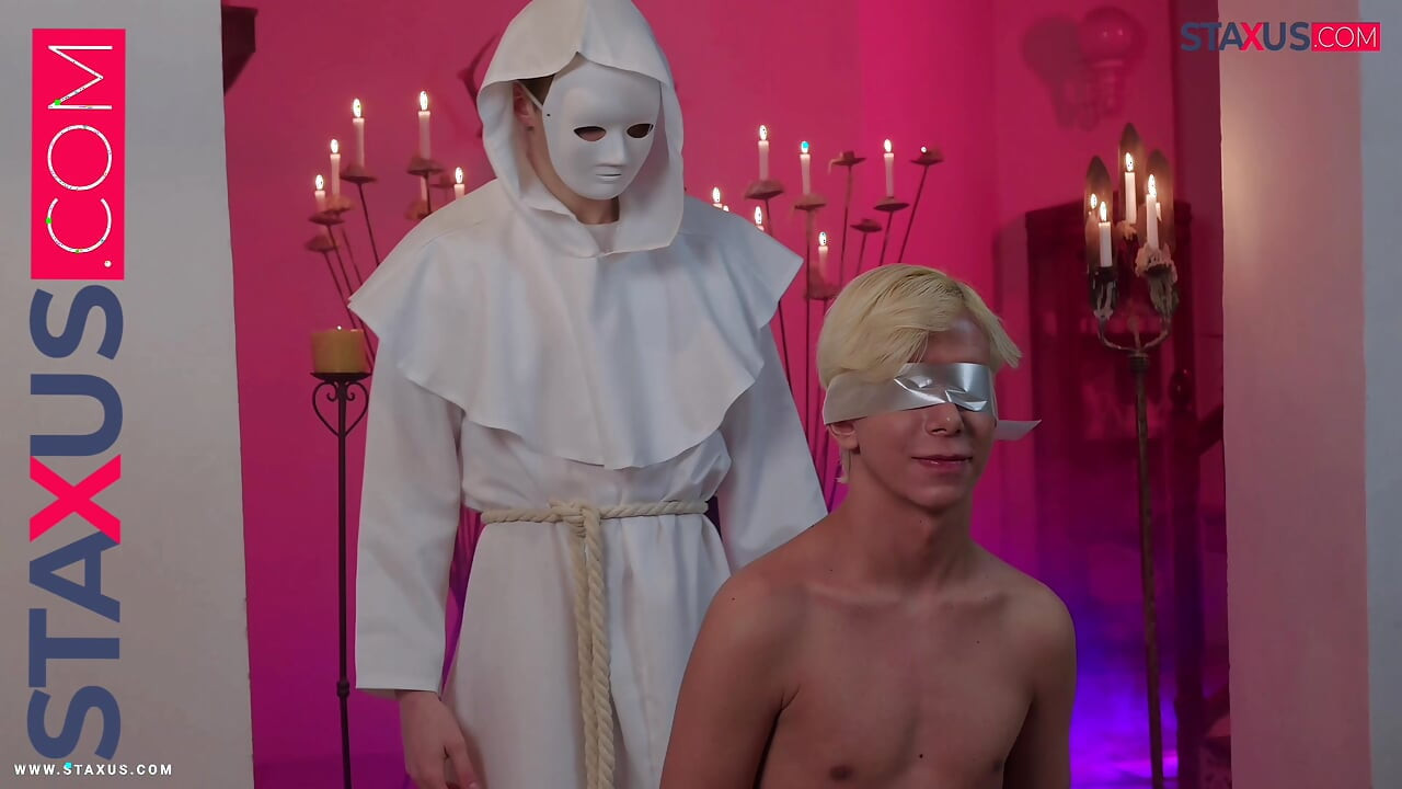 Staxus :: छेद का क्रम