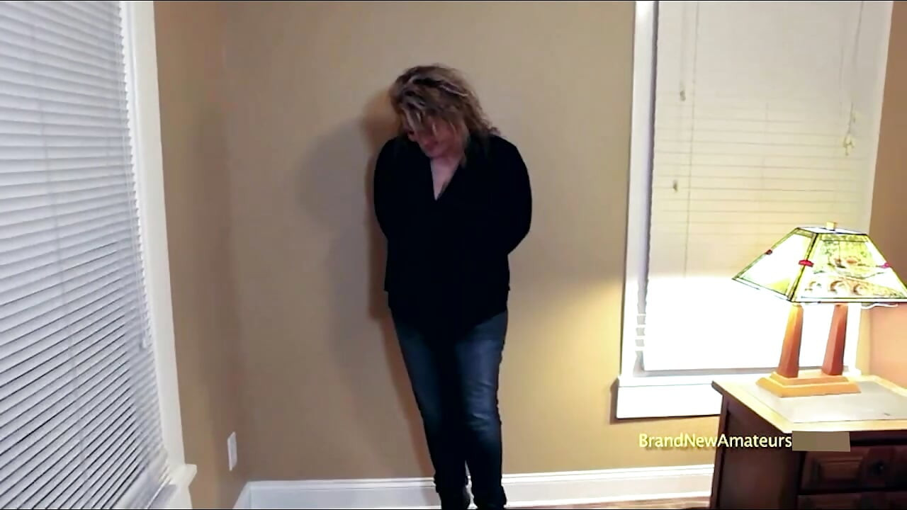 Laura Voluptuous plavokosa MILFA neuredna deepthroat pohlepna gutanje!