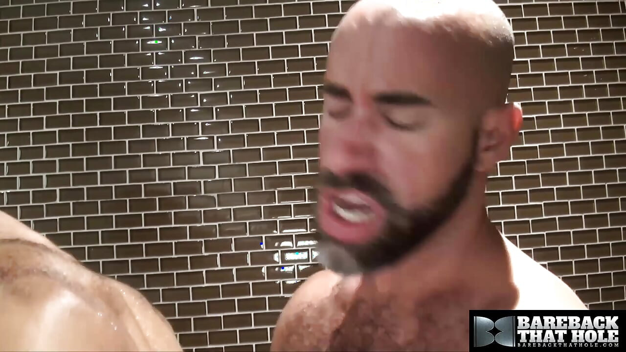 Barebackthathole damon andros把他的长鸡巴滑入苗条的下身斯蒂芬·哈特