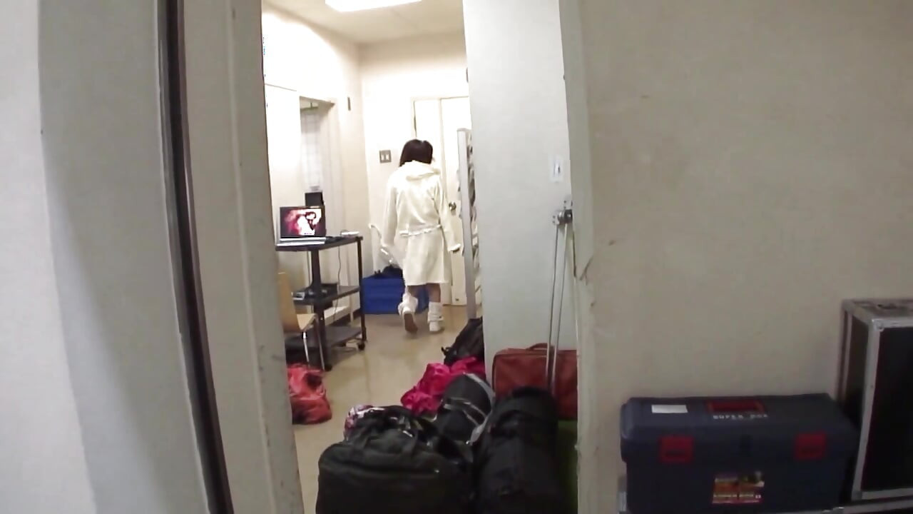 Scène japonaise à forte poitrine - Rina Koizumi, Japonaise à forte poitrine 3_beautiful se fait baiser avec des jouets sexuels