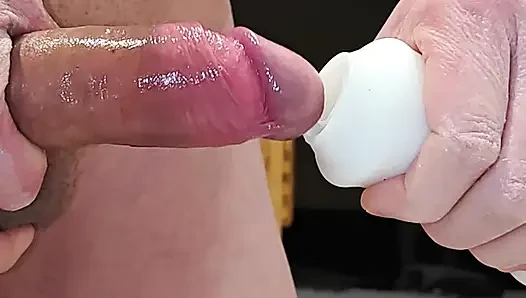 Tenga oyuncağı kullanılıyor